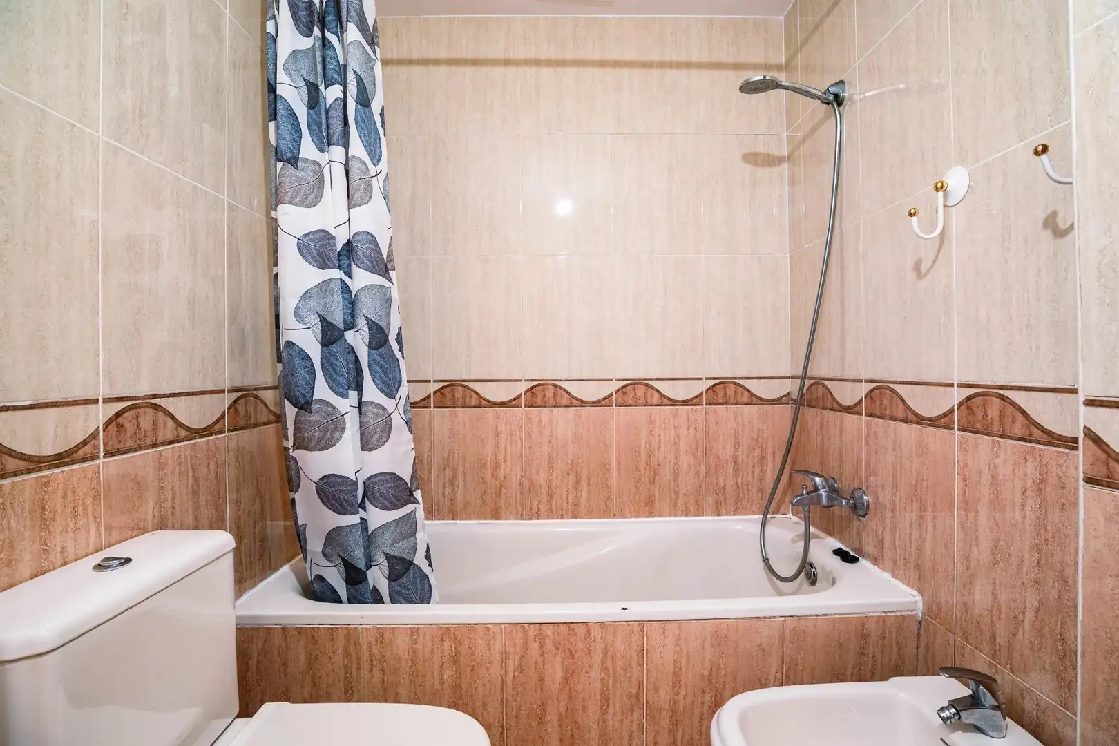 Badezimmer von Wohnung zum Verkauf in Biescas mit Heizung, Parkett und Abstellraum