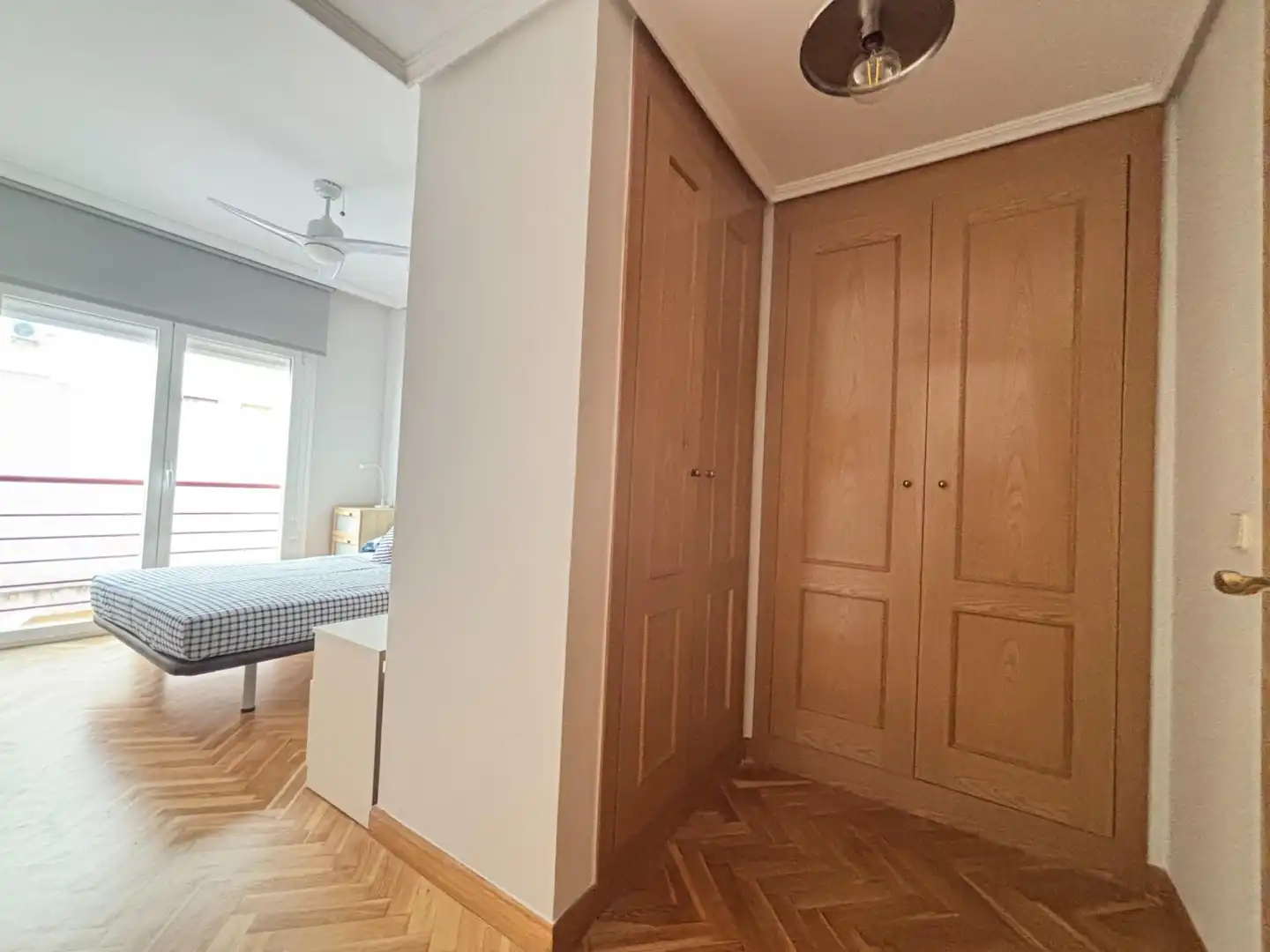 Schlafzimmer von Wohnung zur Miete in Madrid mit Klimaanlage, Heizung und Parkett