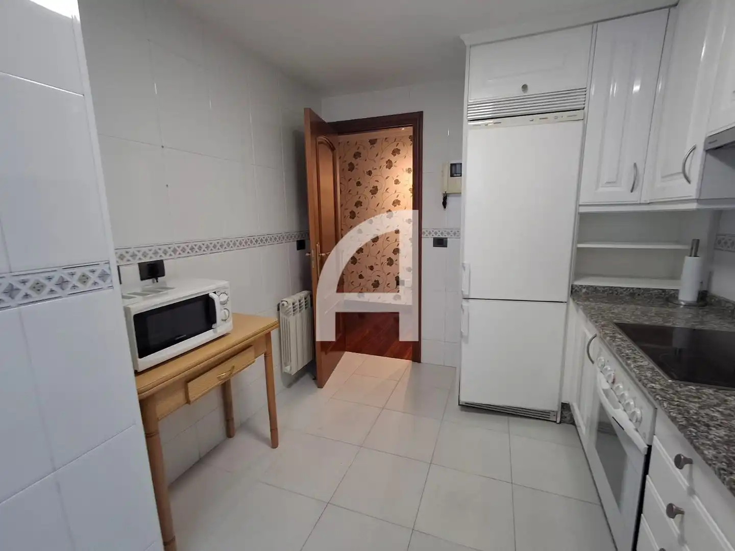 Wohnung zur Miete in R. de Rosalía de Castro, Centro - Areal