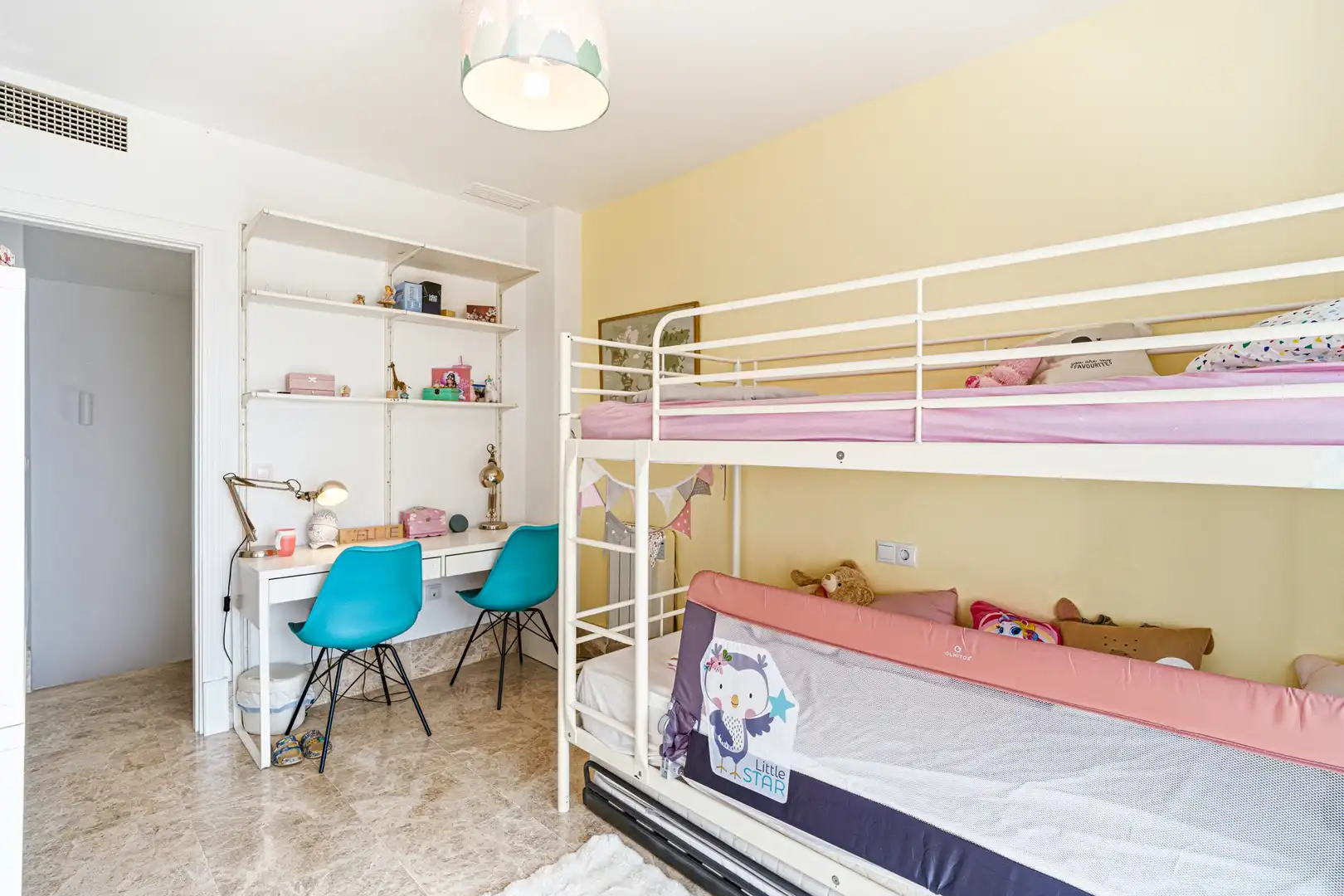 Dormitori de Àtic en venda en Marbella amb Aire condicionat, Terrassa i Piscina