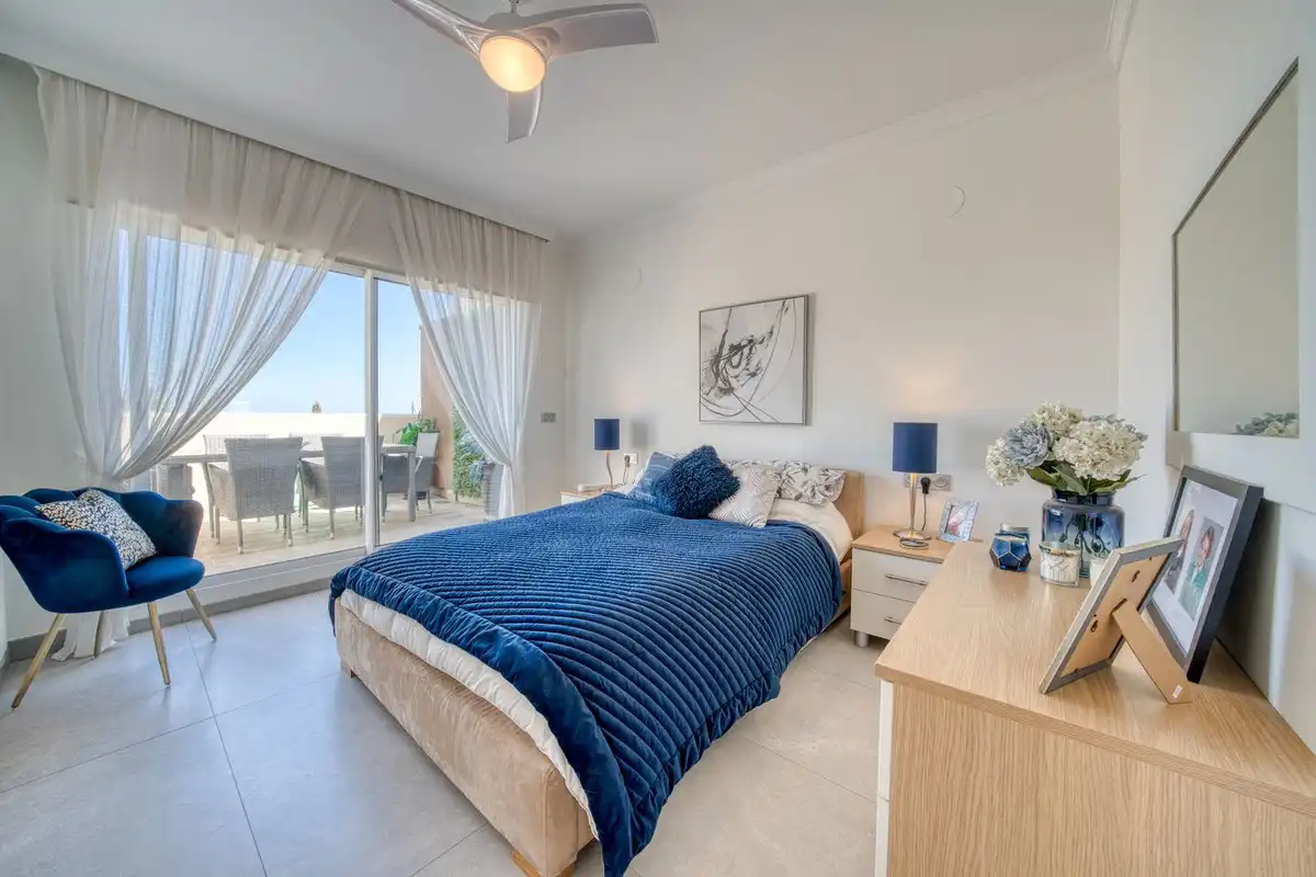 Dormitori de Dúplex en venda en Sotogrande amb Aire condicionat, Terrassa i Traster
