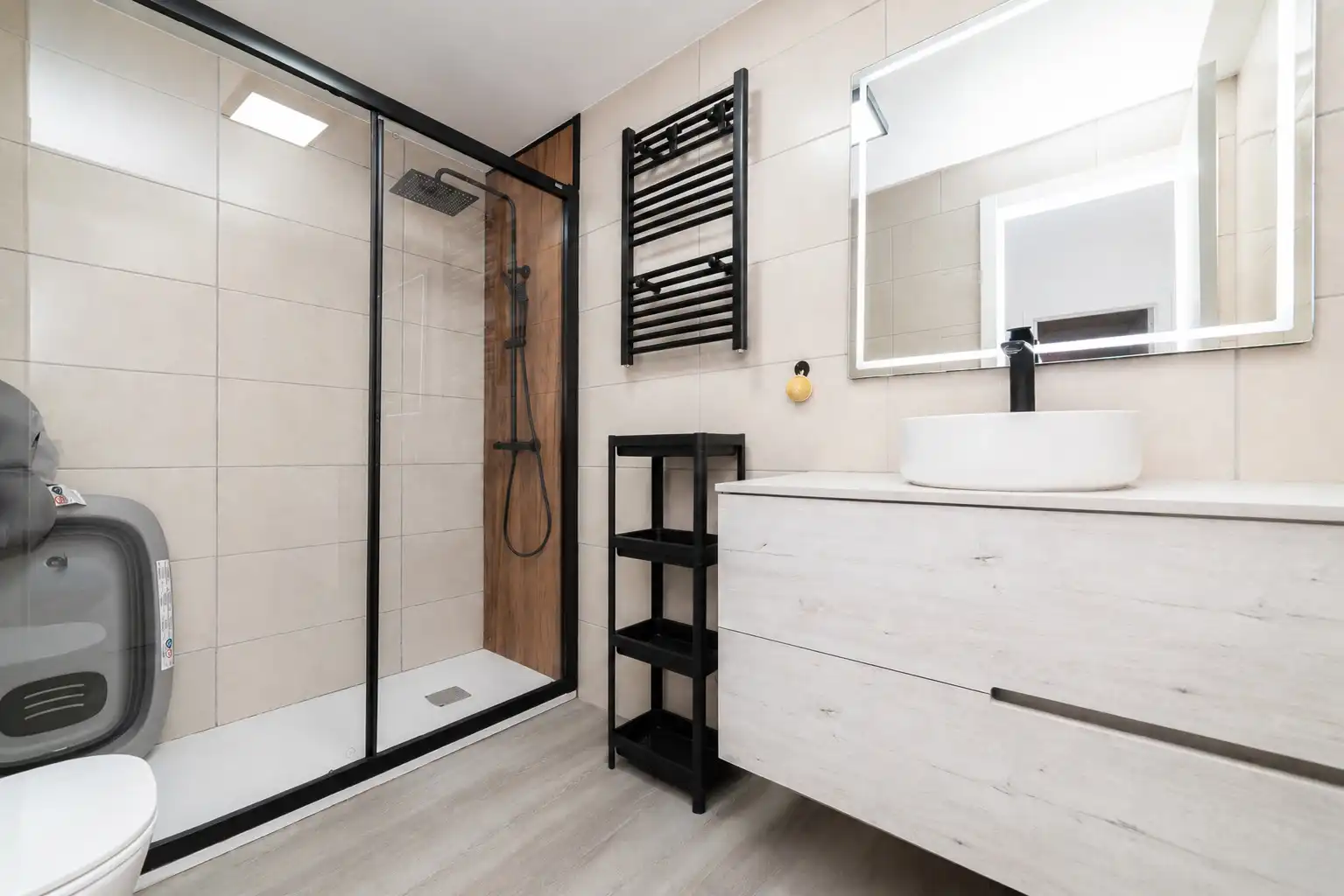 Badezimmer von Maisonette zum Verkauf in Sevilla la Nueva mit Klimaanlage, Terrasse und Abstellraum