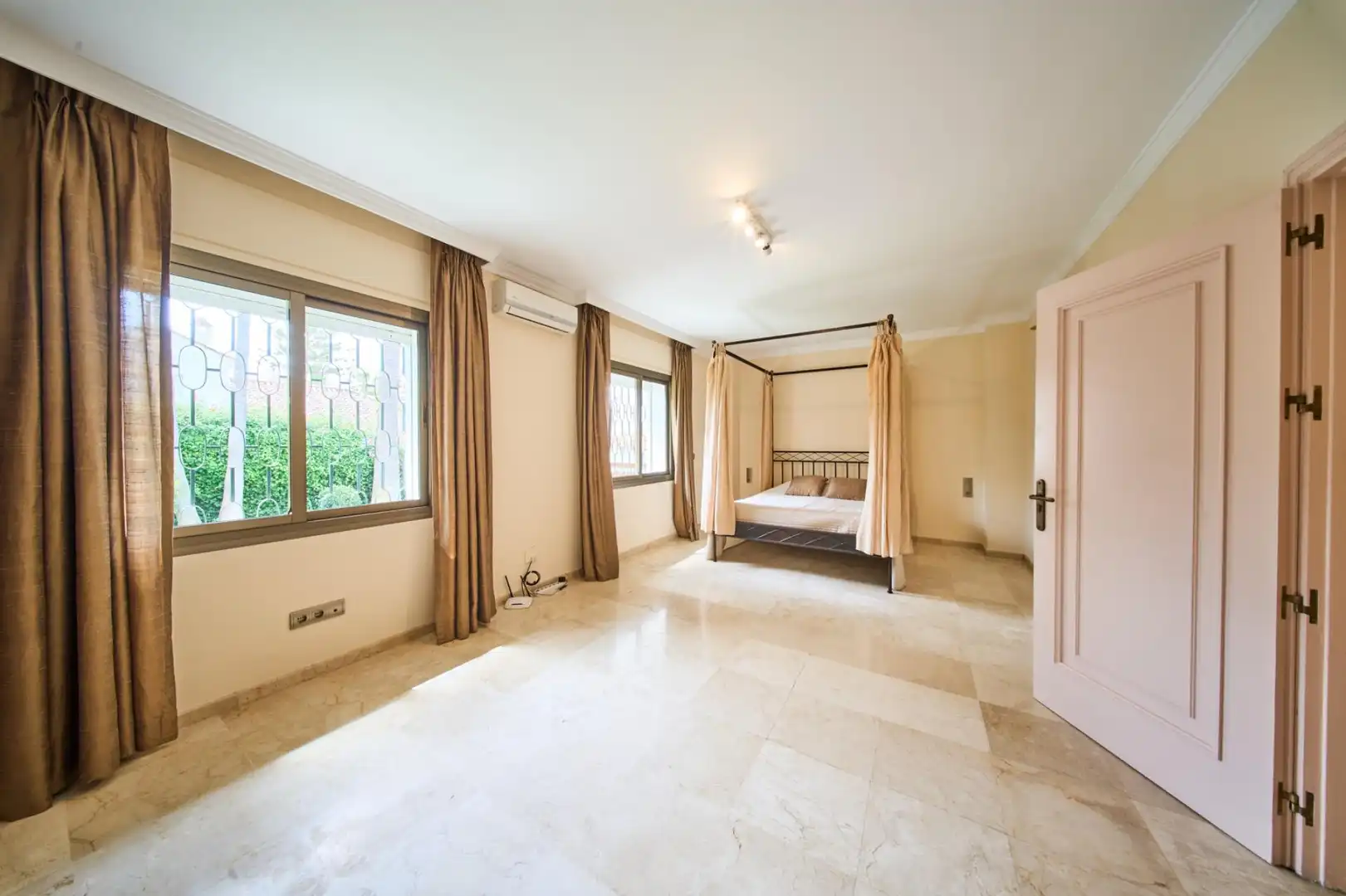 Habitación de Casa o chalet en venta en Marbella con Aire acondicionado, Calefacción y Jardín privado