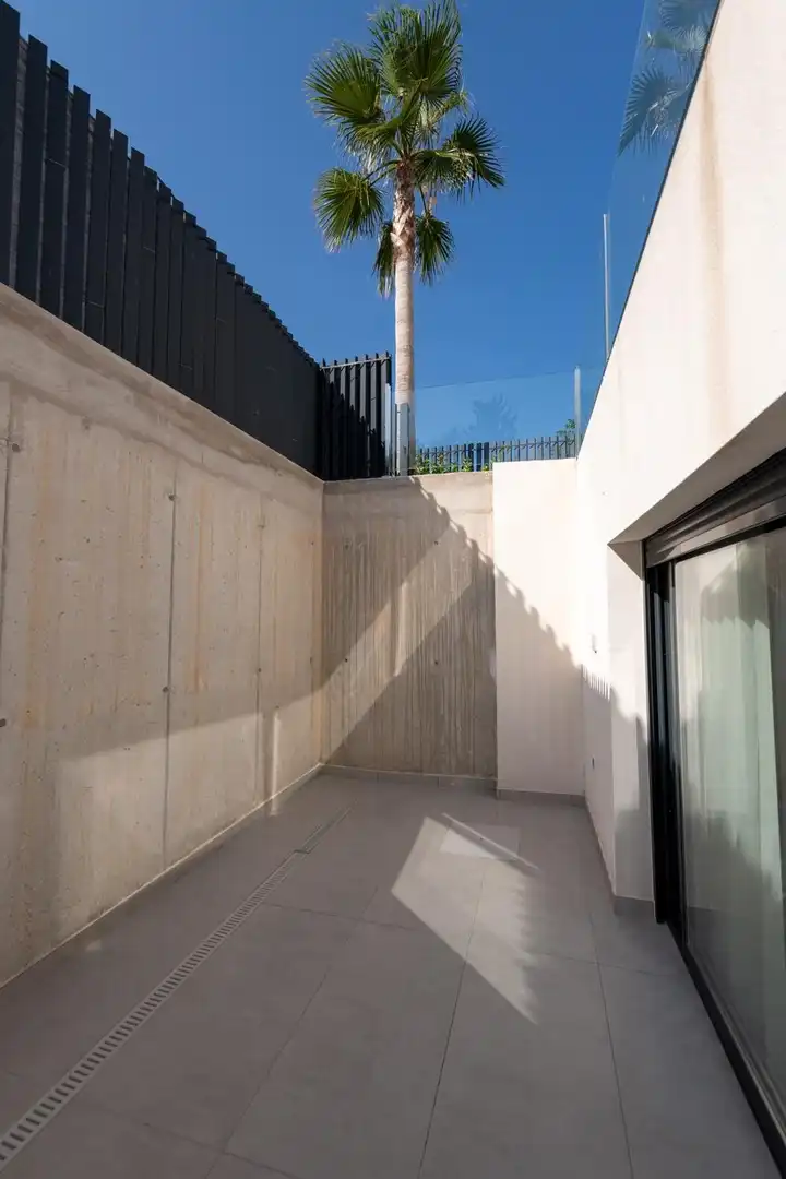 Außenansicht von Haus oder Chalet zur Miete in El Campello mit Klimaanlage, Privatgarten und Terrasse