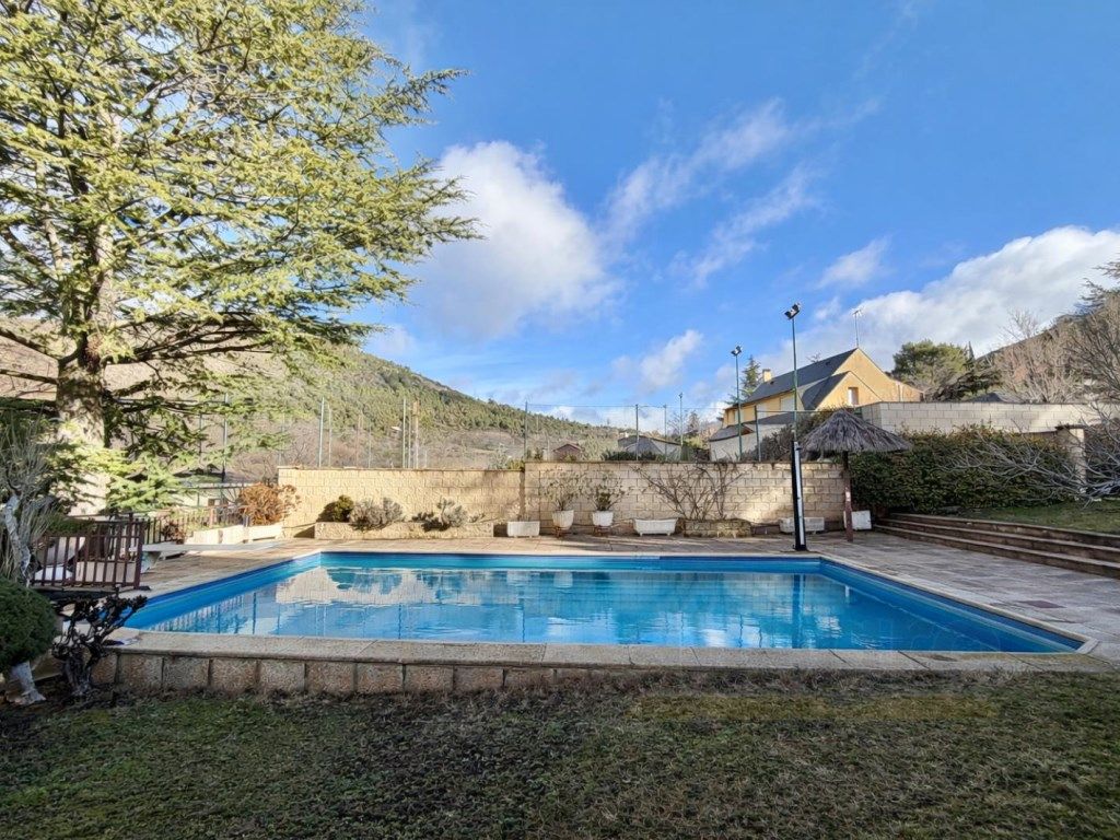 Piscina de Casa o xalet en venda en Collado Mediano
