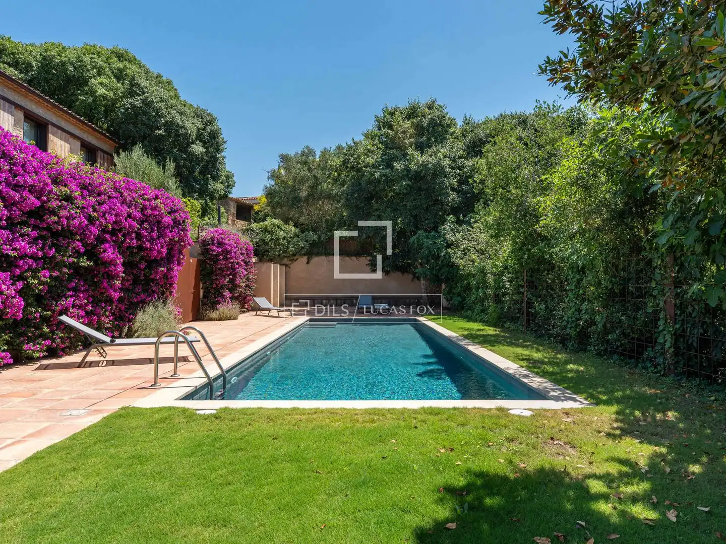 Piscina de Casa o xalet en venda en Madrid amb Aire condicionat, Calefacció i Terrassa