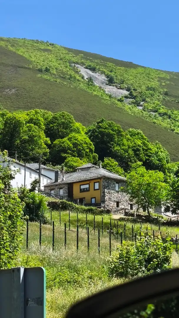 Vista exterior de Casa o xalet en venda en Degaña amb Traster