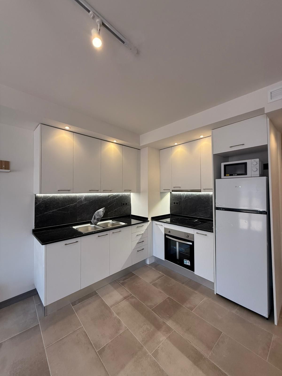 Cuina de Apartament de lloguer en  Lleida Capital amb Aire condicionat i Moblat