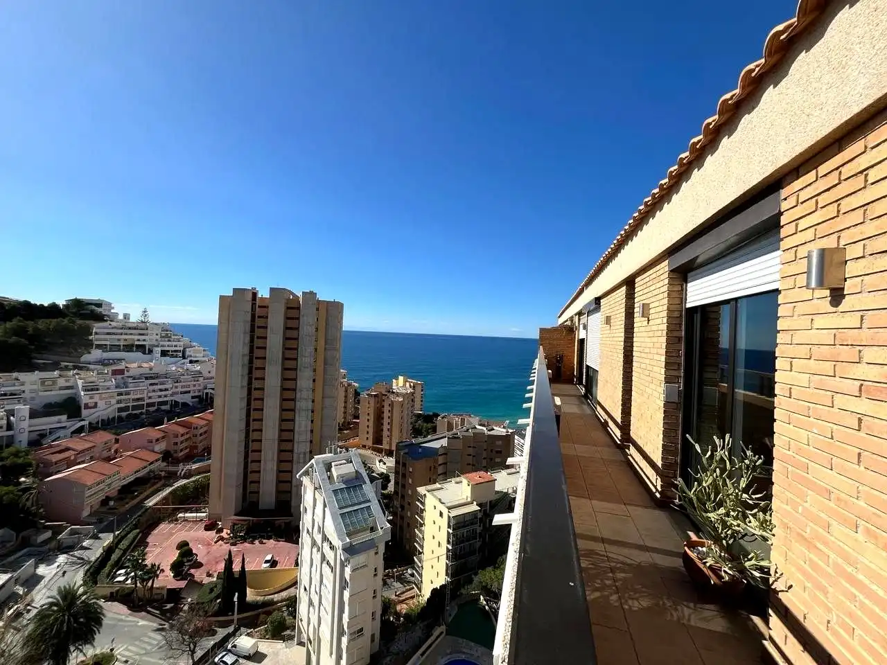 Vista exterior de Ático en venta en Benidorm con Aire acondicionado, Terraza y Piscina comunitaria