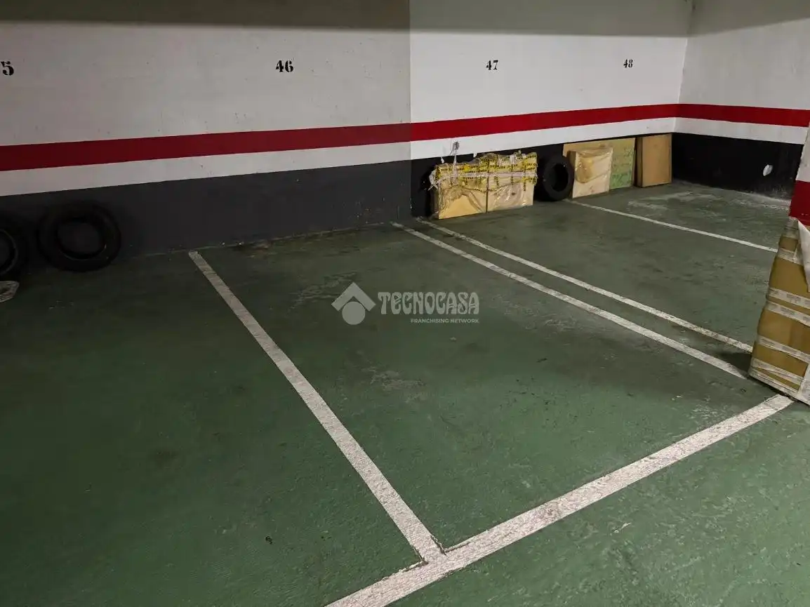 Parking de Piso en venta en Zaragoza con Calefacción y Balcón