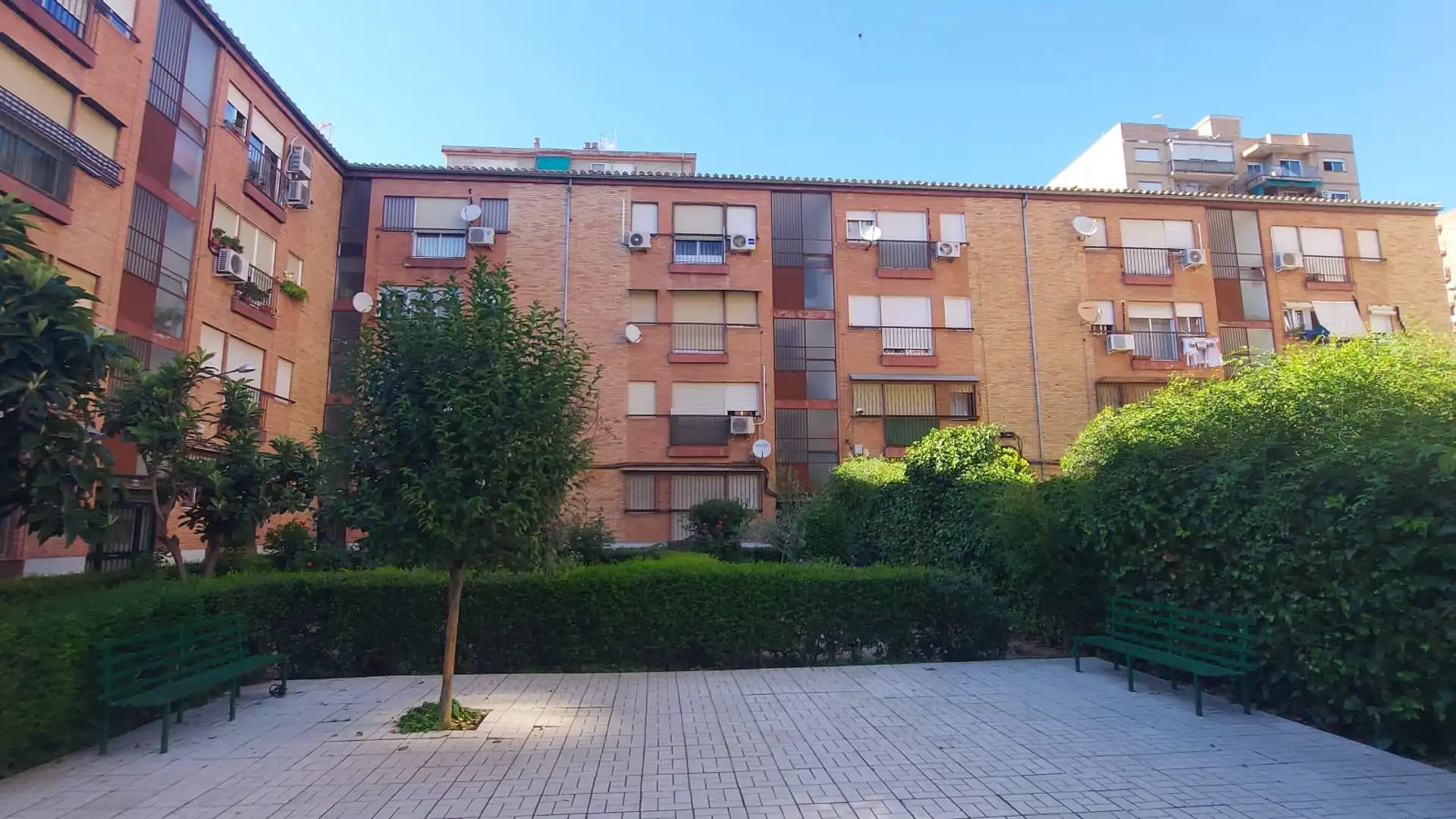 Vista exterior de Piso en venta en  Granada Capital