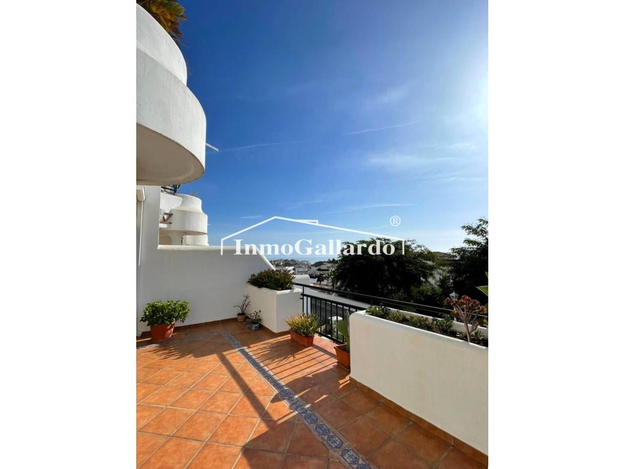 Vista exterior de Casa adosada en venda en Benalmádena amb Aire condicionat, Terrassa i Piscina comunitària