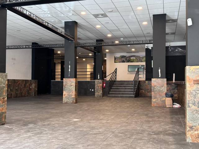 Local comercial en Venta en Calle Ulpiano, 70 en Las Piscinas Naturales