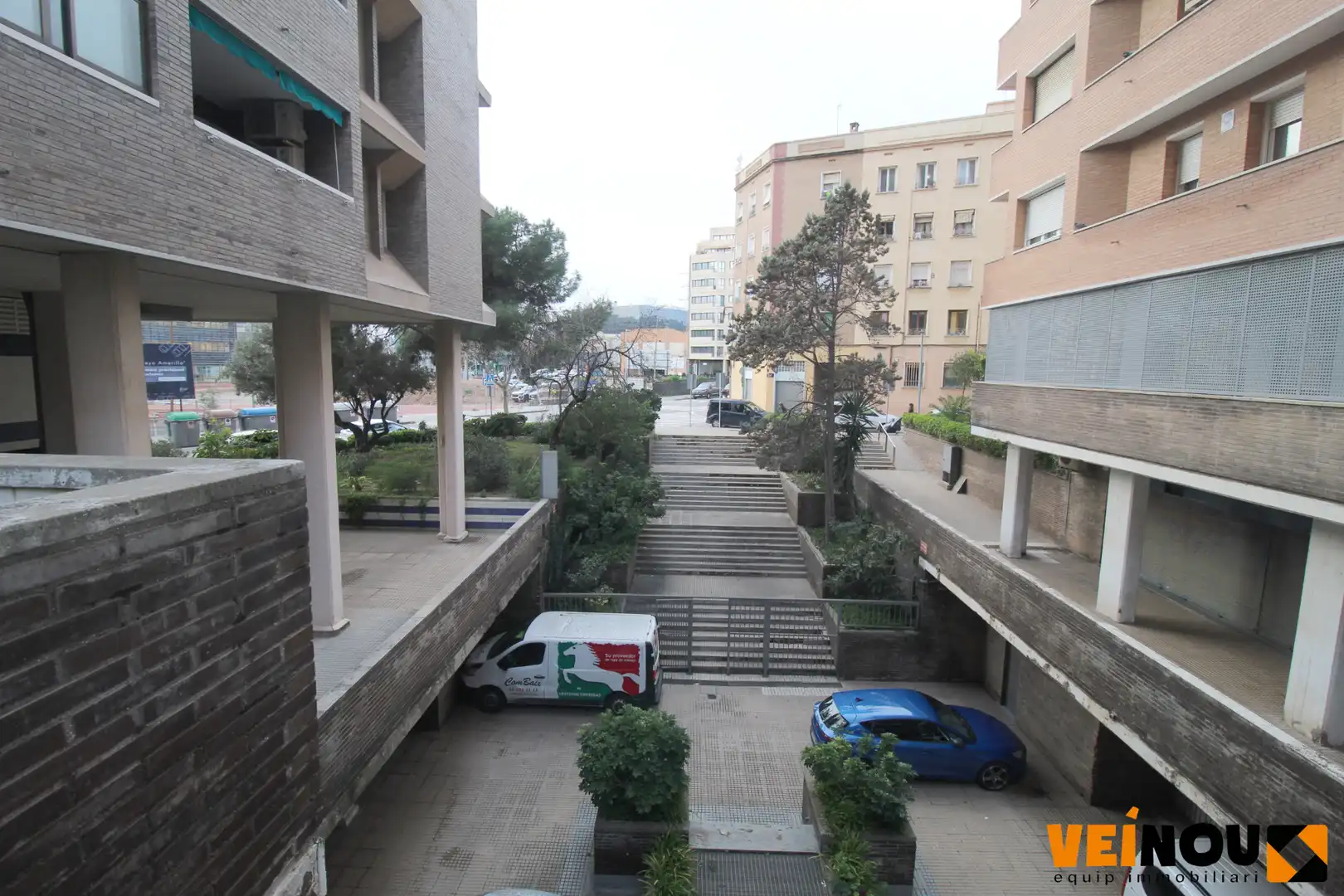 Vista exterior de Pis en venda en Esplugues de Llobregat amb Calefacció, Parquet i Balcó