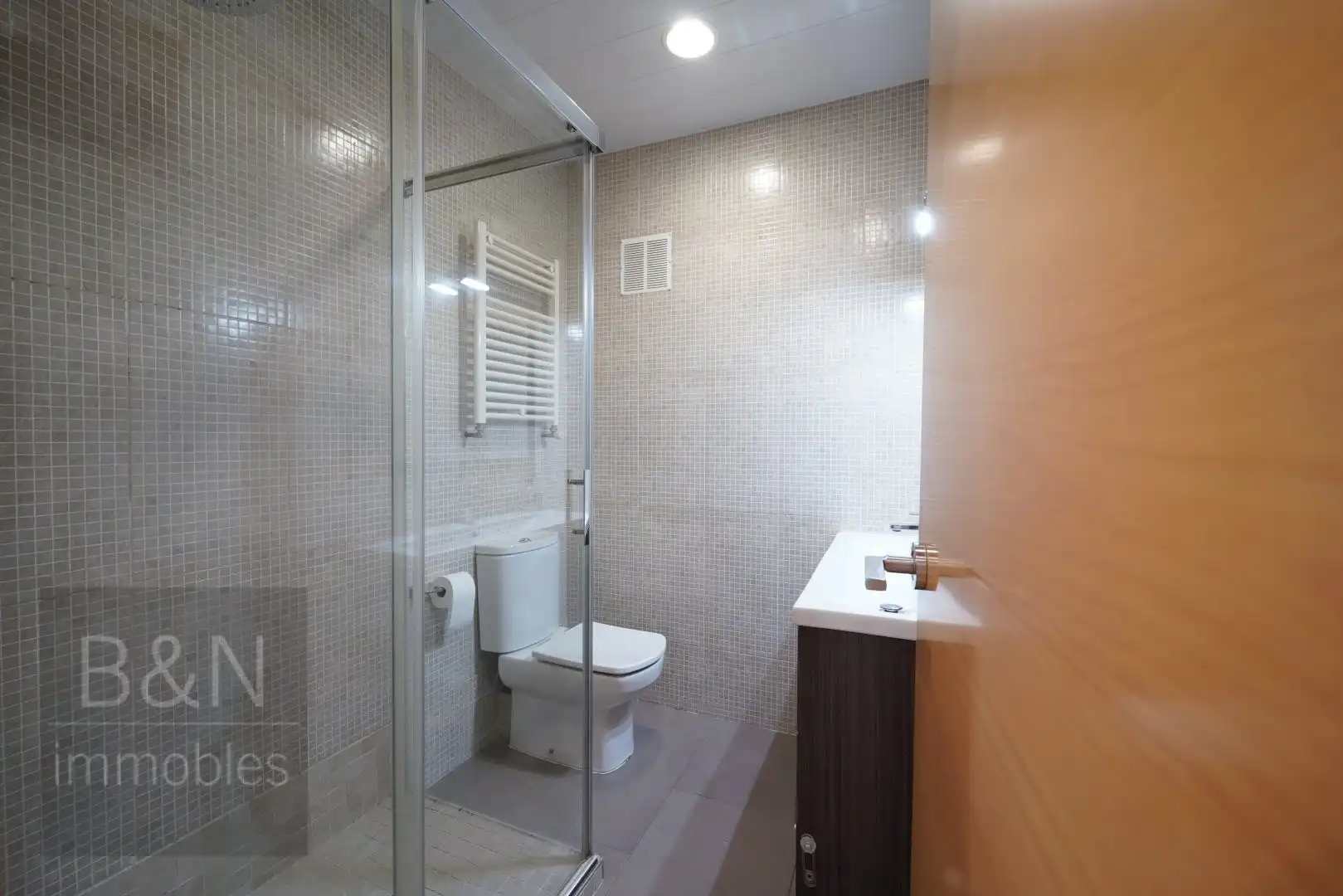 Baño de Piso en venta en Terrassa con Calefacción, Terraza y Balcón
