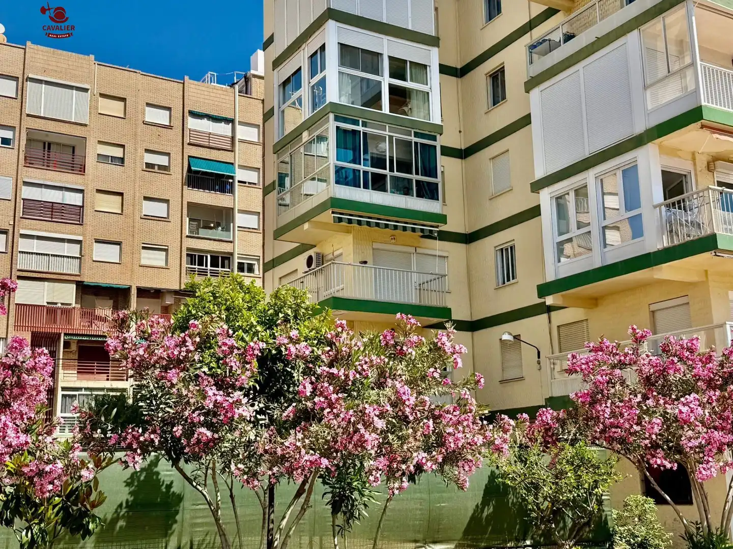 Vista exterior de Piso de alquiler en Vélez-Málaga con Aire acondicionado, Jardín privado y Terraza