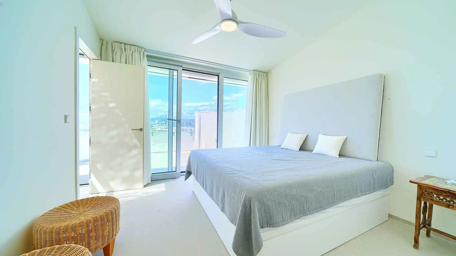 Bedroom of Attic for sale in Marbella  with Air Conditioner, Terrace and Storage room