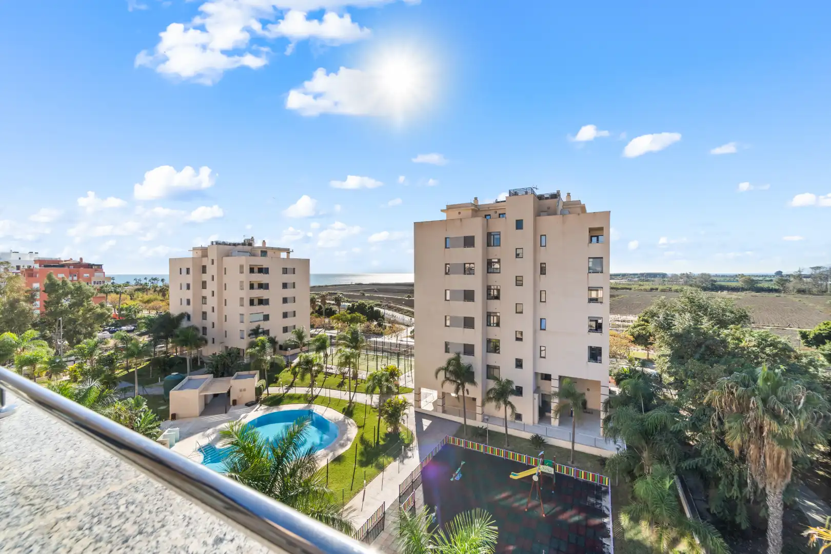 Außenansicht von Dachboden zum Verkauf in Vélez-Málaga mit Klimaanlage, Terrasse und Möbliert