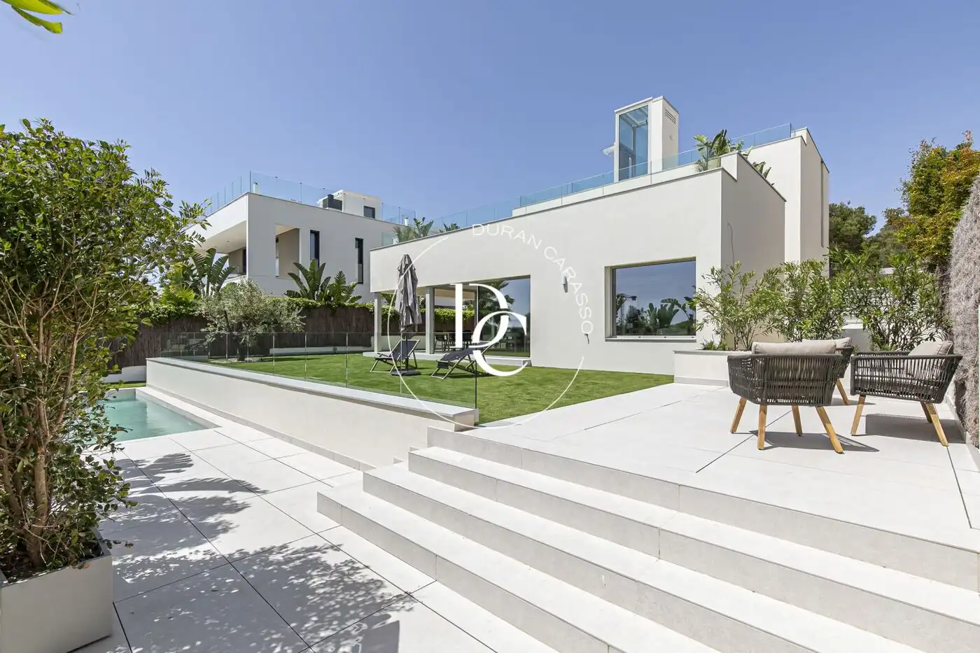 Casa con piscina en venta en Carrer Margarida Xirgu, imagen 2
