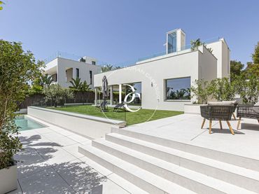 Casa con piscina in vendita a Carrer Margarida Xirgu