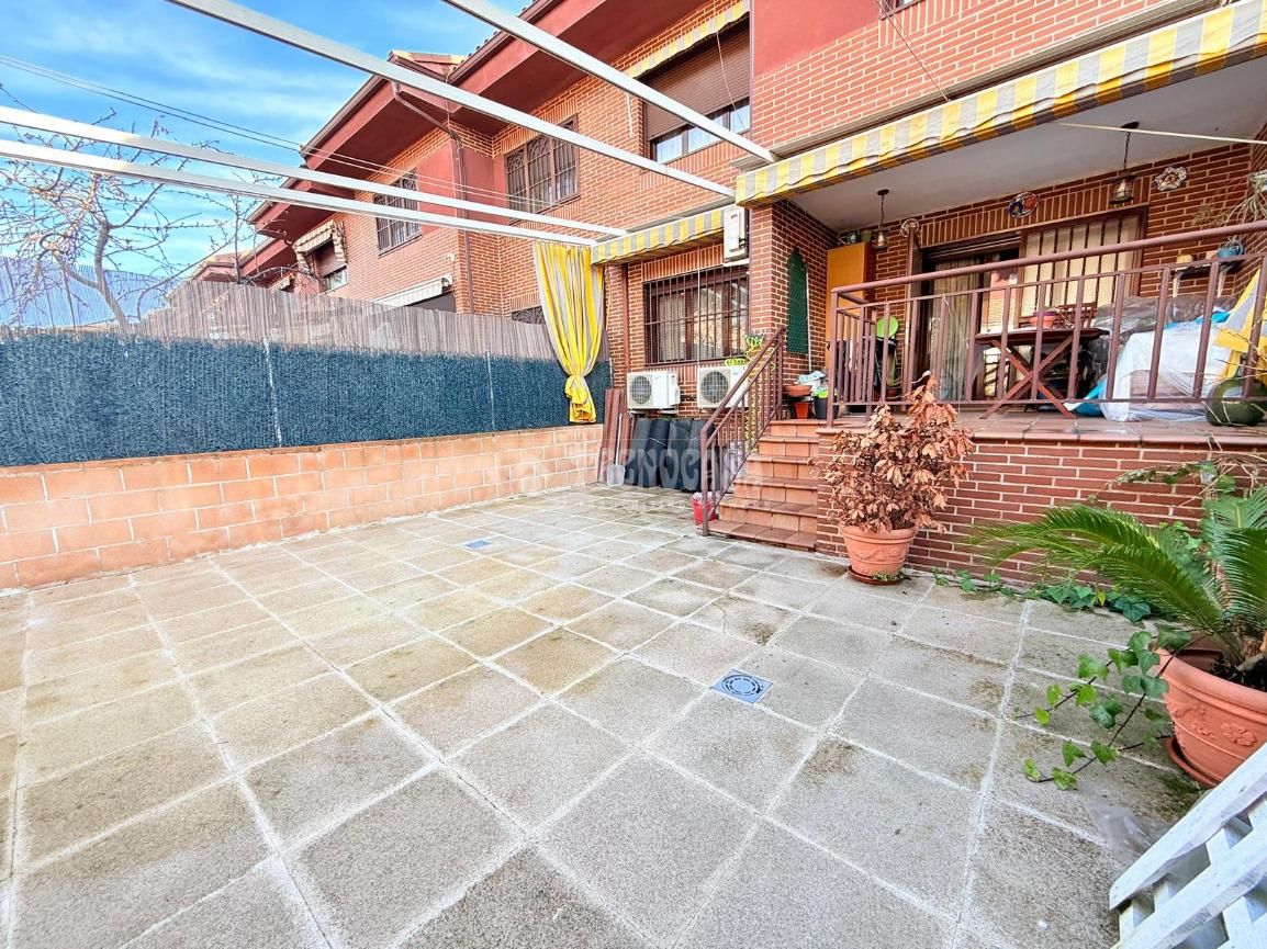 Jardín de Casa adosada en venta en Valdemoro con Aire acondicionado, Calefacción y Parquet