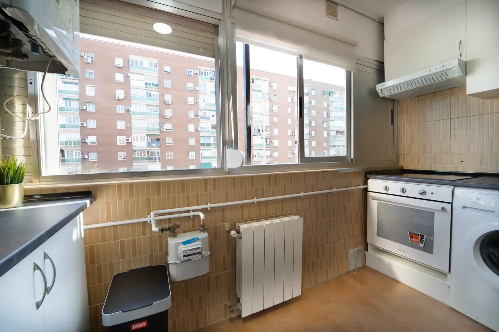 Room in Avenida del Cardenal Herrera Oria, 248, Peñagrande
