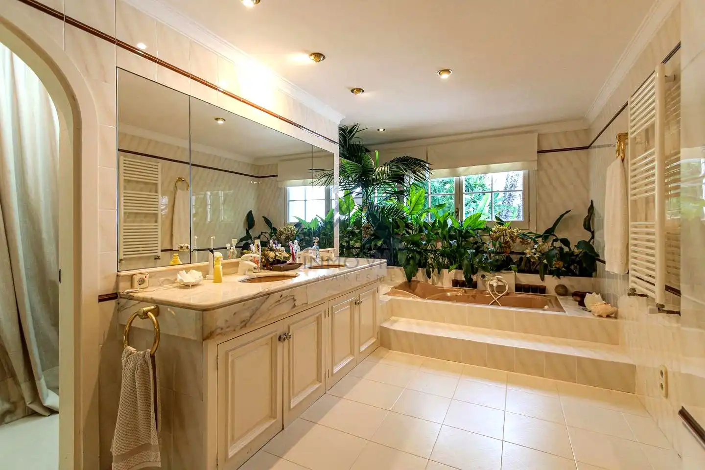 Casa con piscina en venta en De Les Monges, imagen 28