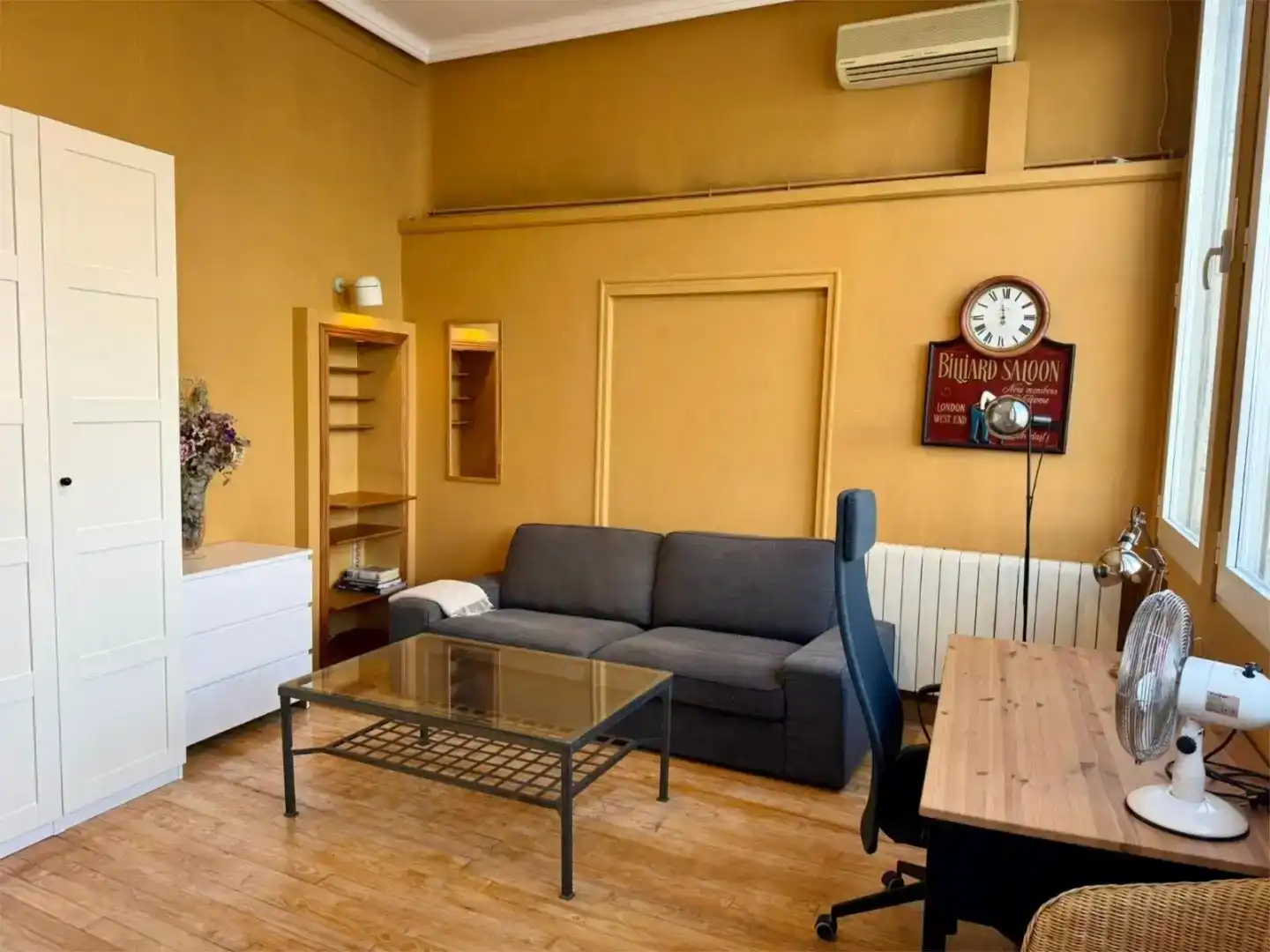 Sala d'estar de Àtic de lloguer en  Madrid Capital amb Aire condicionat