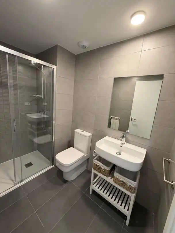 Baño de Piso de alquiler en Vitoria - Gasteiz con Calefacción, Terraza y Trastero