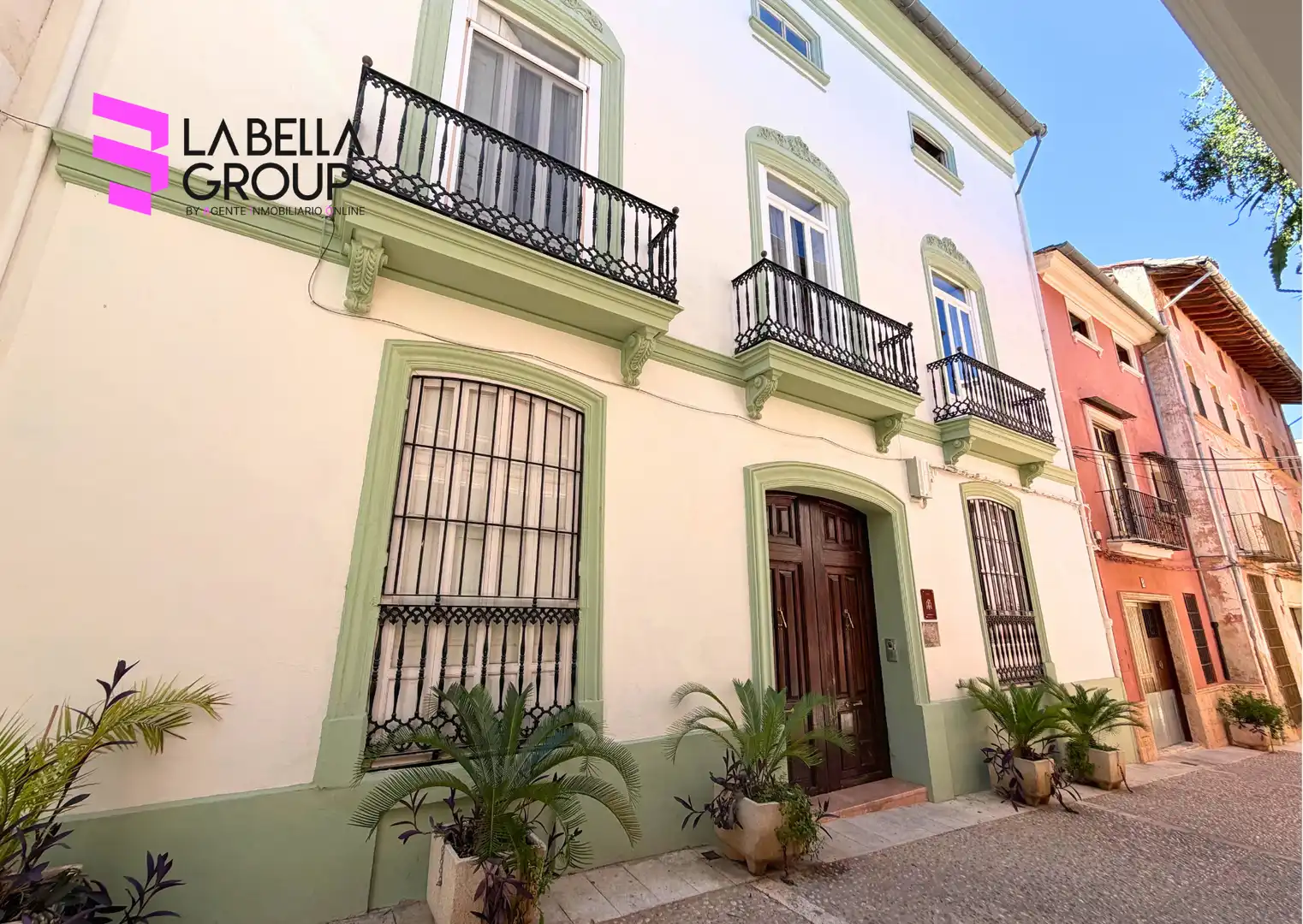 Casa pareada con terraza en venta en Carrer Canonge Cebrià