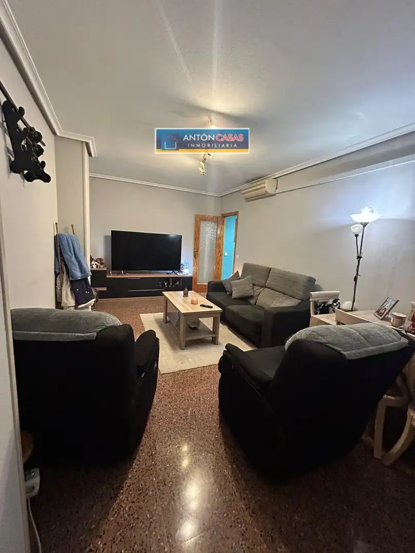 Sala de estar de Piso en venta en Petrer con Aire acondicionado, Terraza y Amueblado