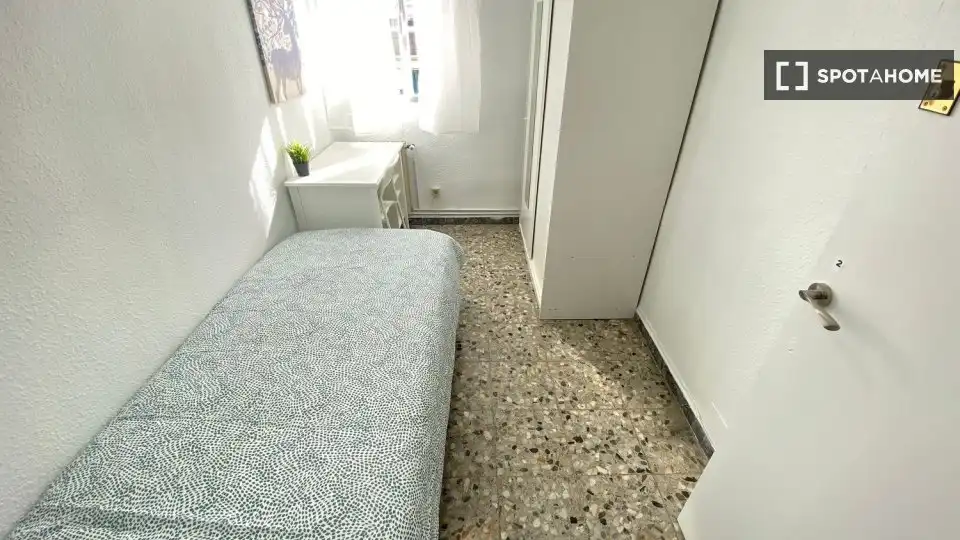 Bedroom of Flat for rent in Madrid  with Air Conditioner, Heating and Furnished