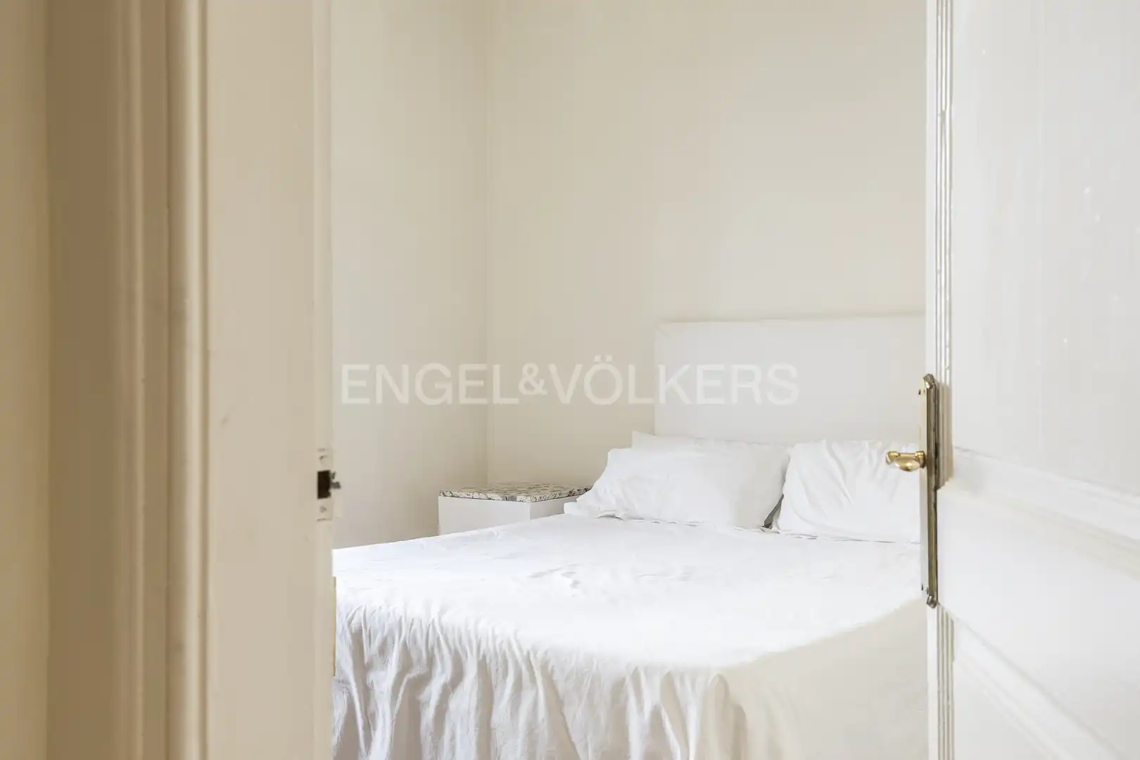 Schlafzimmer von Wohnung zur Miete in Barcelona mit Klimaanlage, Heizung und Balkon