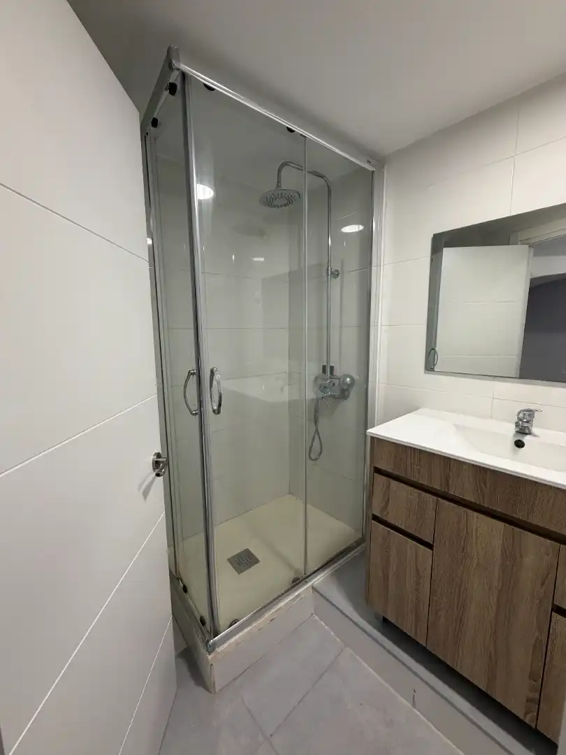 Bathroom of Flat for sale in Barcelona  with Heating, Terrace and Oven