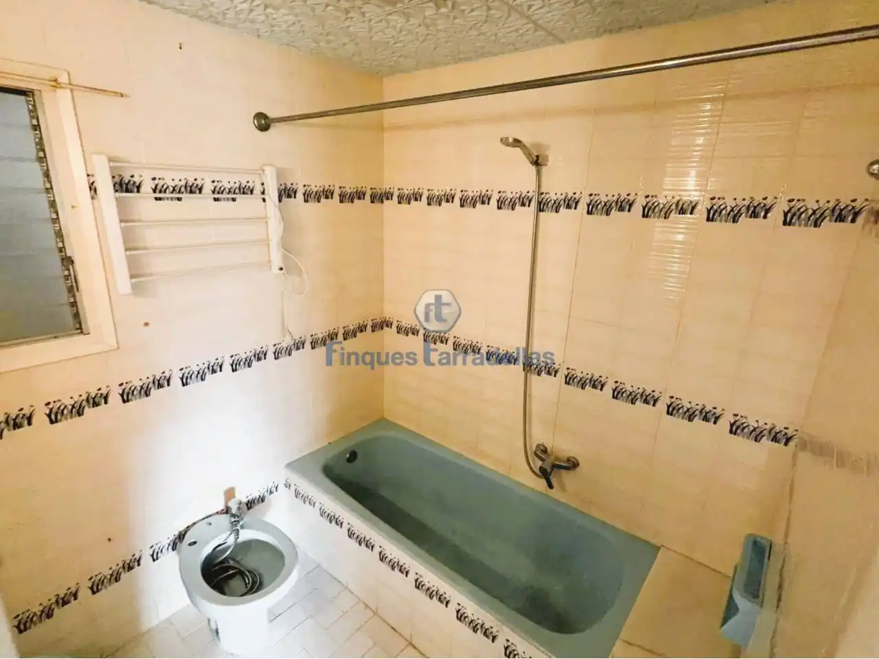 Badezimmer von Wohnung zum Verkauf in Pineda de Mar mit Klimaanlage und Balkon