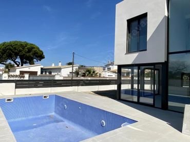 Detached house for sale in Requesens