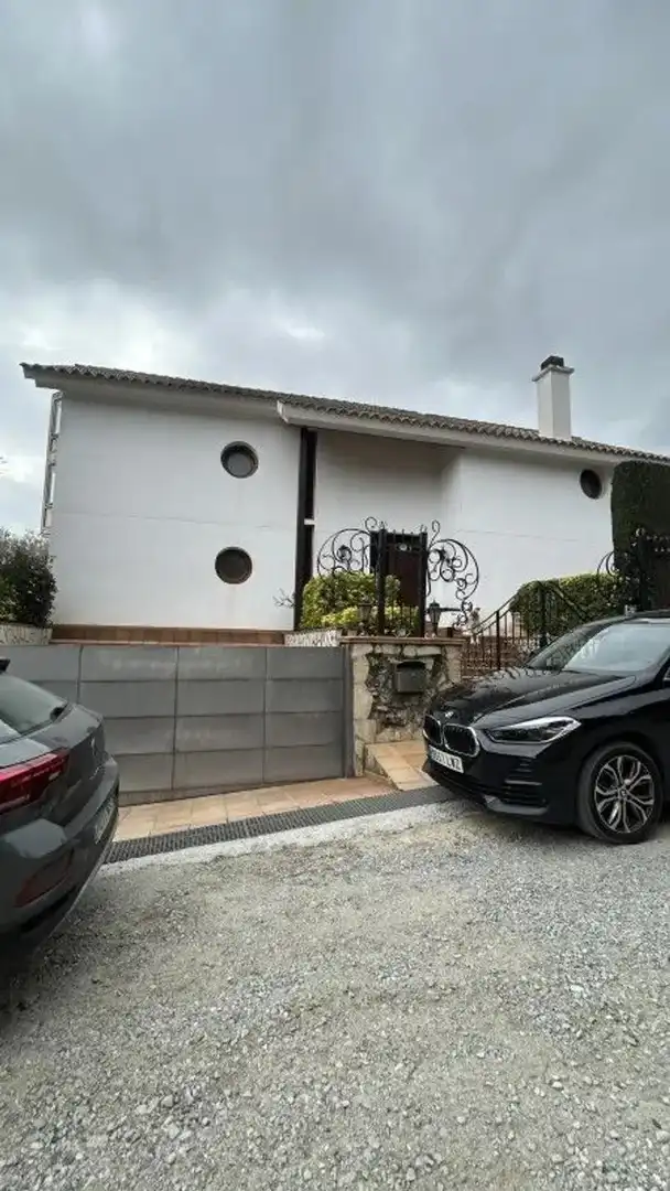 Casa con piscina en venta en LLUIS BONET I GARI 1, imagen 2