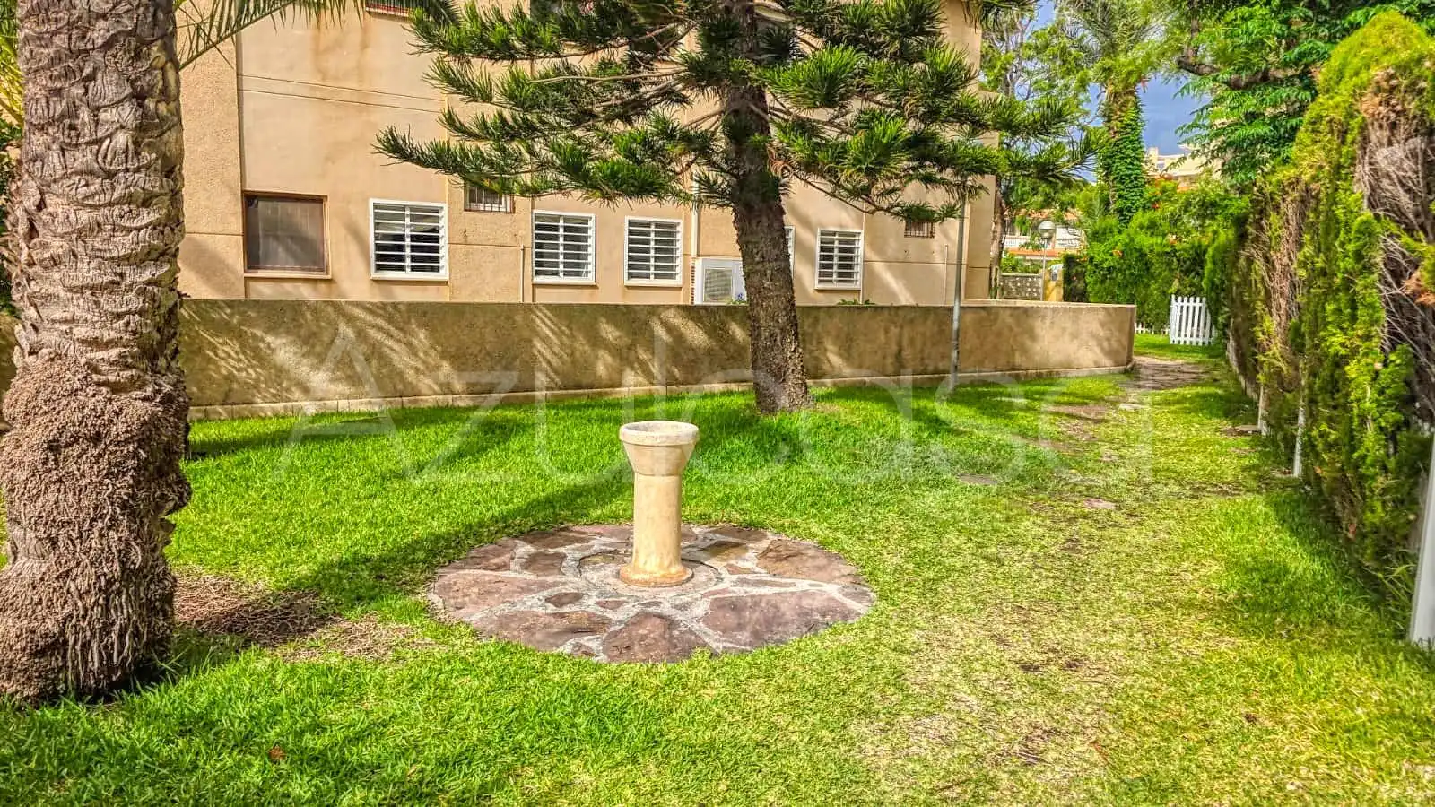 Vista exterior de Dúplex en venta en El Campello con Aire acondicionado, Trastero y Piscina comunitaria