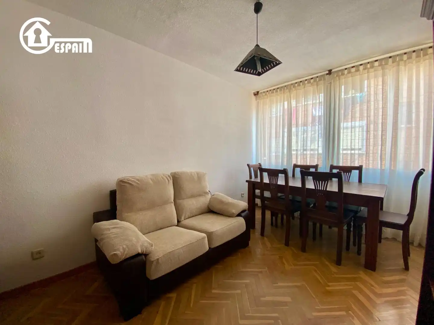 Sala d'estar de Pis en venda en Madrid amb Aire condicionat, Calefacció i Moblat