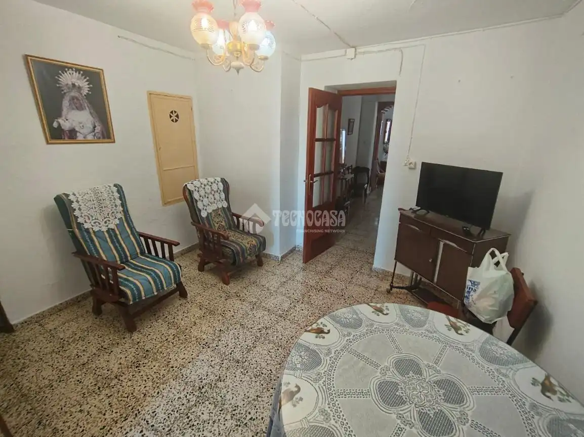 Sala d'estar de Casa adosada en venda en Jabalquinto