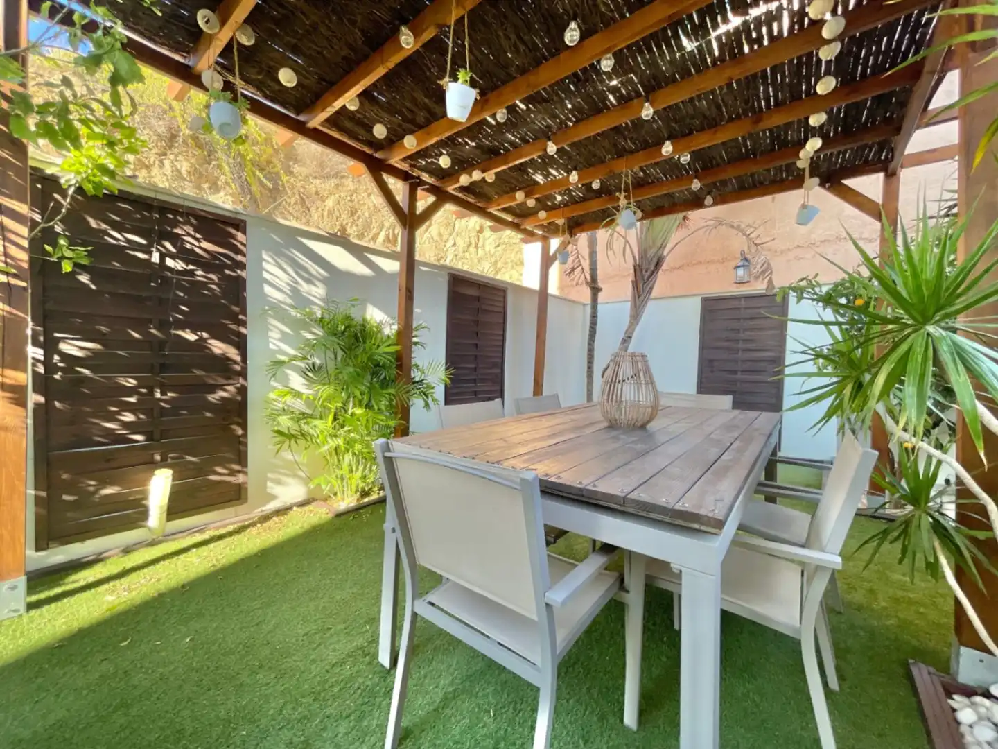 Terrasse von Einfamilien-Reihenhaus zum Verkauf in Málaga mit Klimaanlage, Heizung und Privatgarten