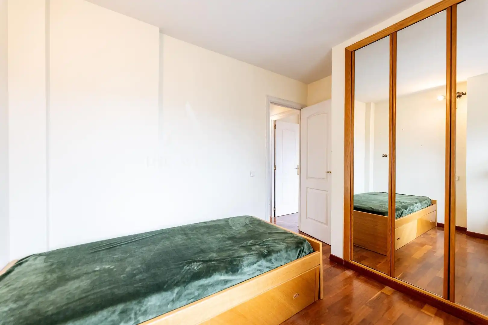 Habitación de Casa adosada en venta en Pozuelo de Alarcón con Calefacción, Jardín privado y Terraza