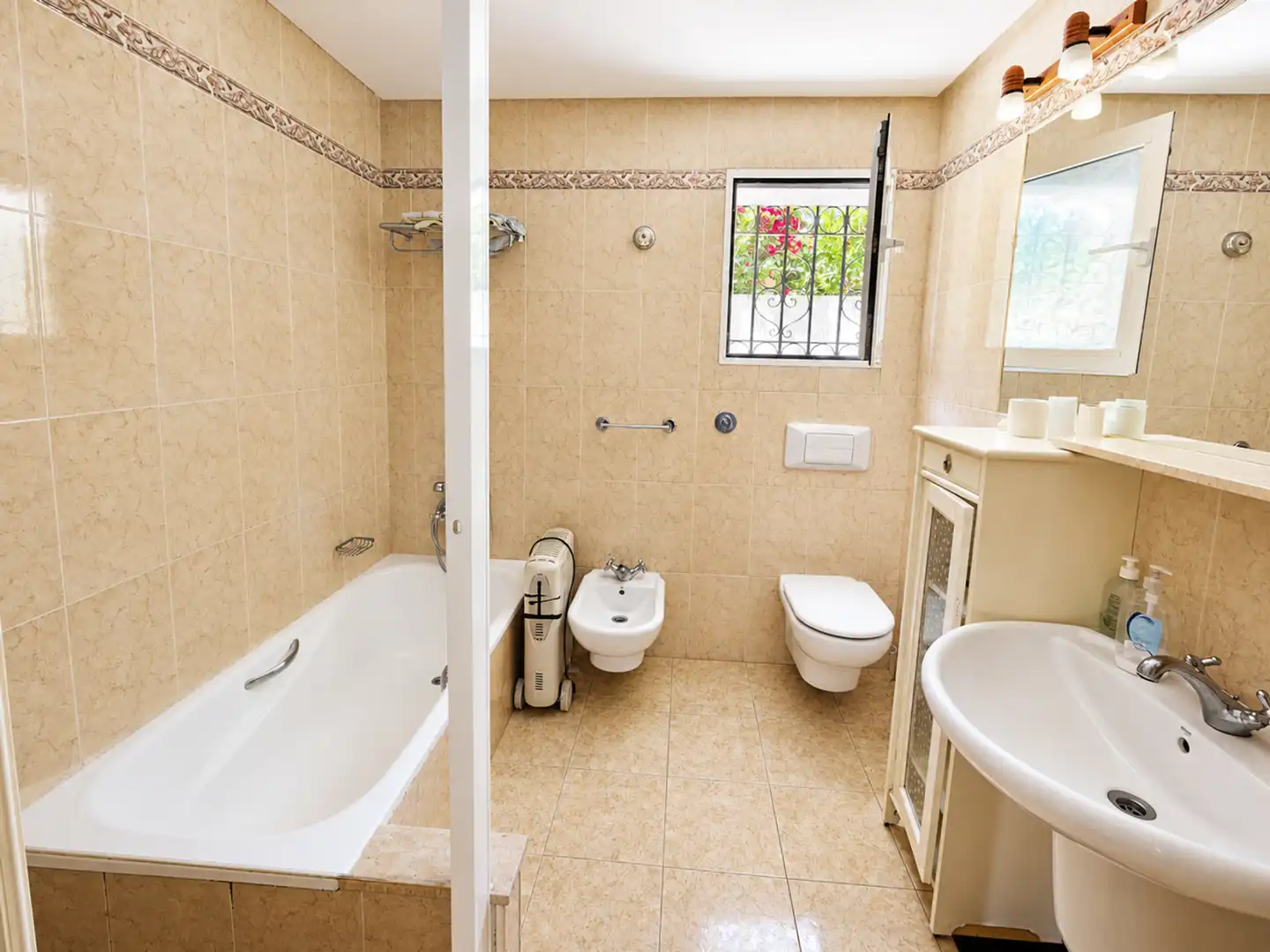 Casa amb jardí en venda a La Duquesa, imagen 12