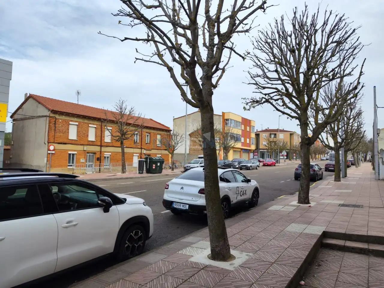Vista exterior de Casa o xalet en venda en León Capital  amb Jardí privat i Traster