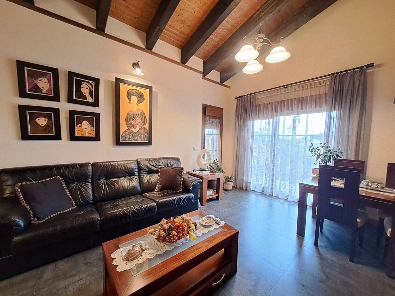 Sala d'estar de Casa adosada en venda en Villagonzalo Pedernales amb Calefacció, Jardí privat i Terrassa