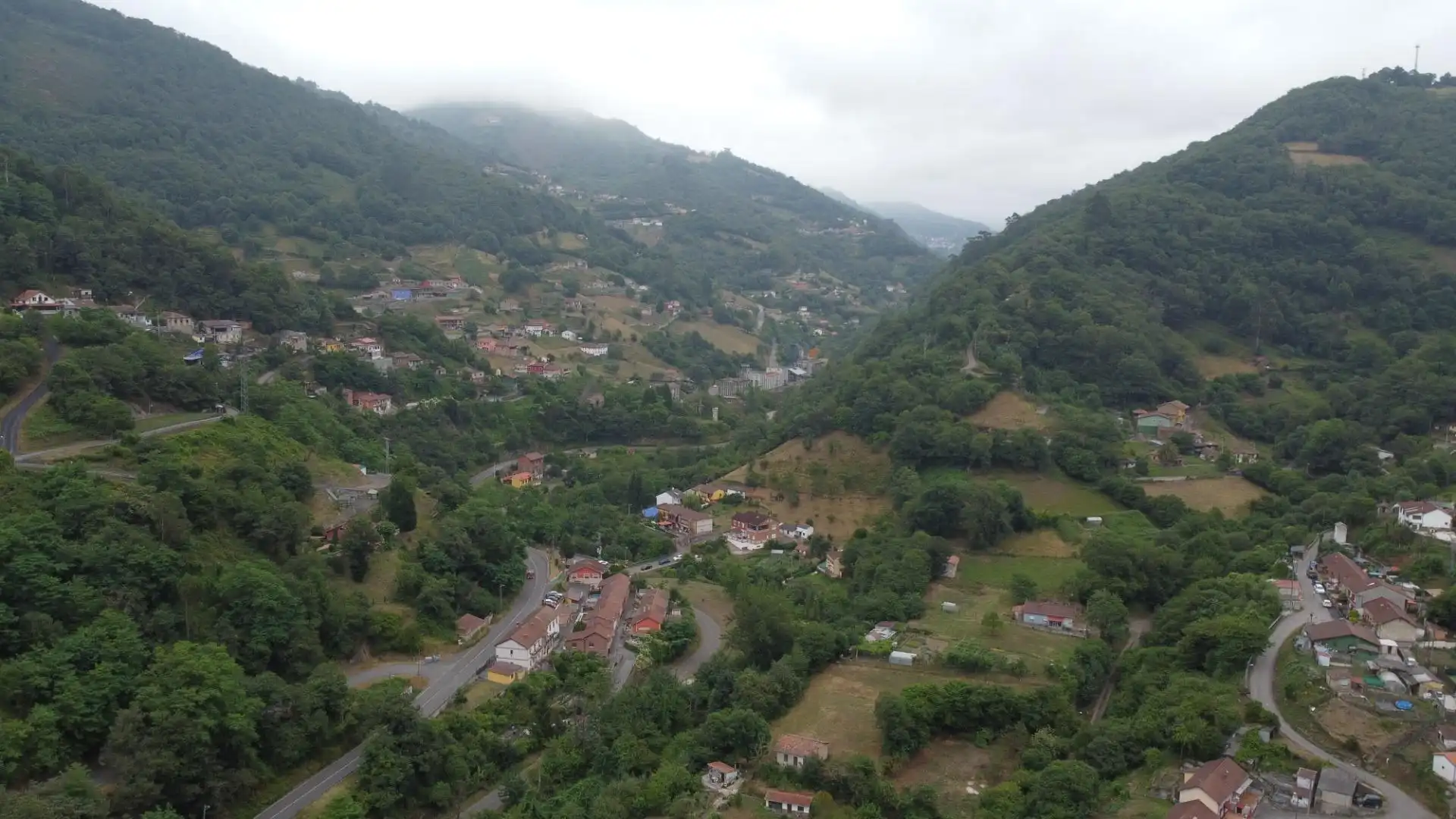 Vista exterior de Casa adosada en venta en Mieres (Asturias)