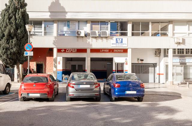 Local comercial en Venta en Avenida de Andalucía en Carranque - Haza Cuevas