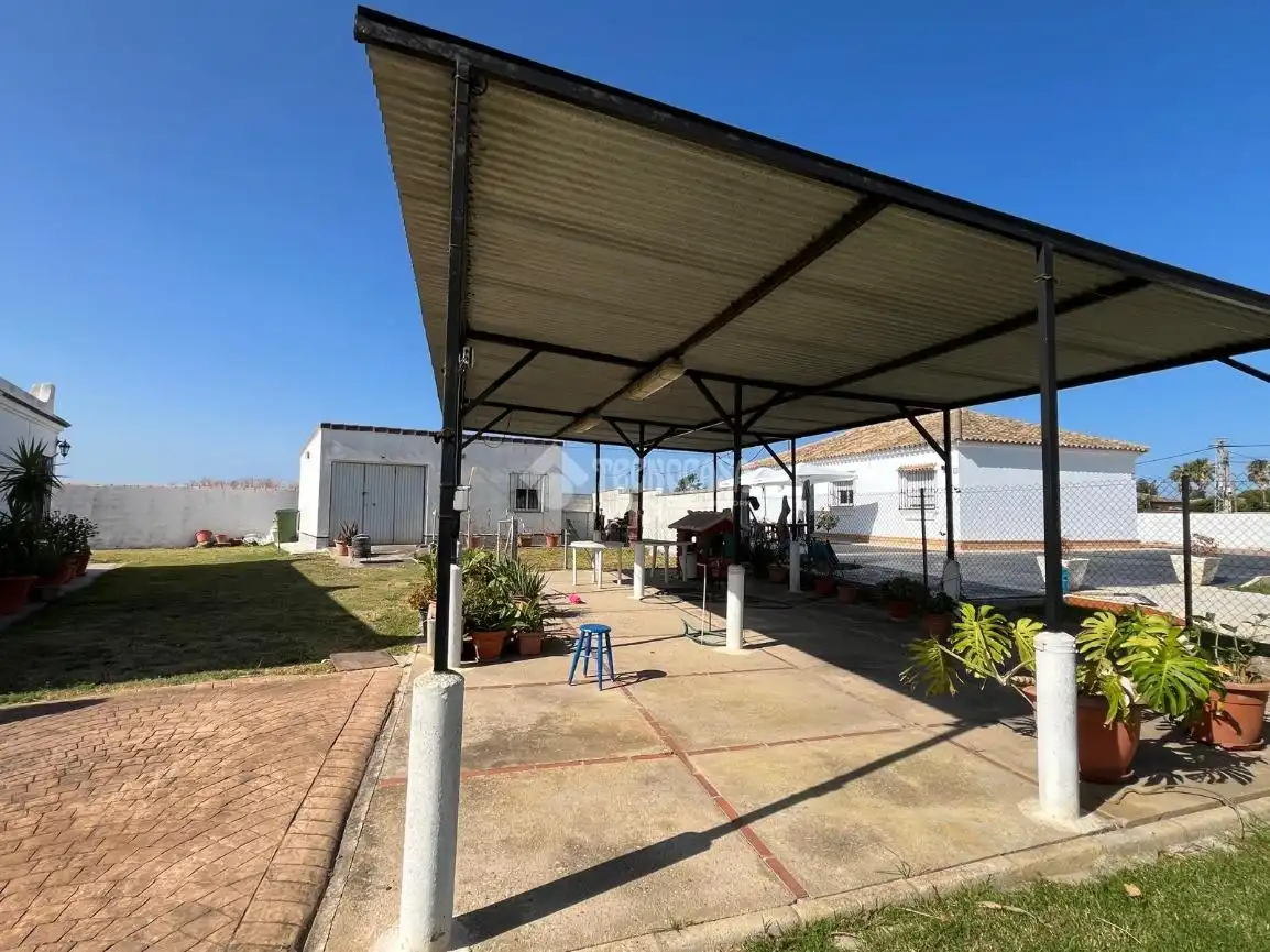 Jardí de Finca rústica en venda en Chiclana de la Frontera amb Terrassa i Moblat