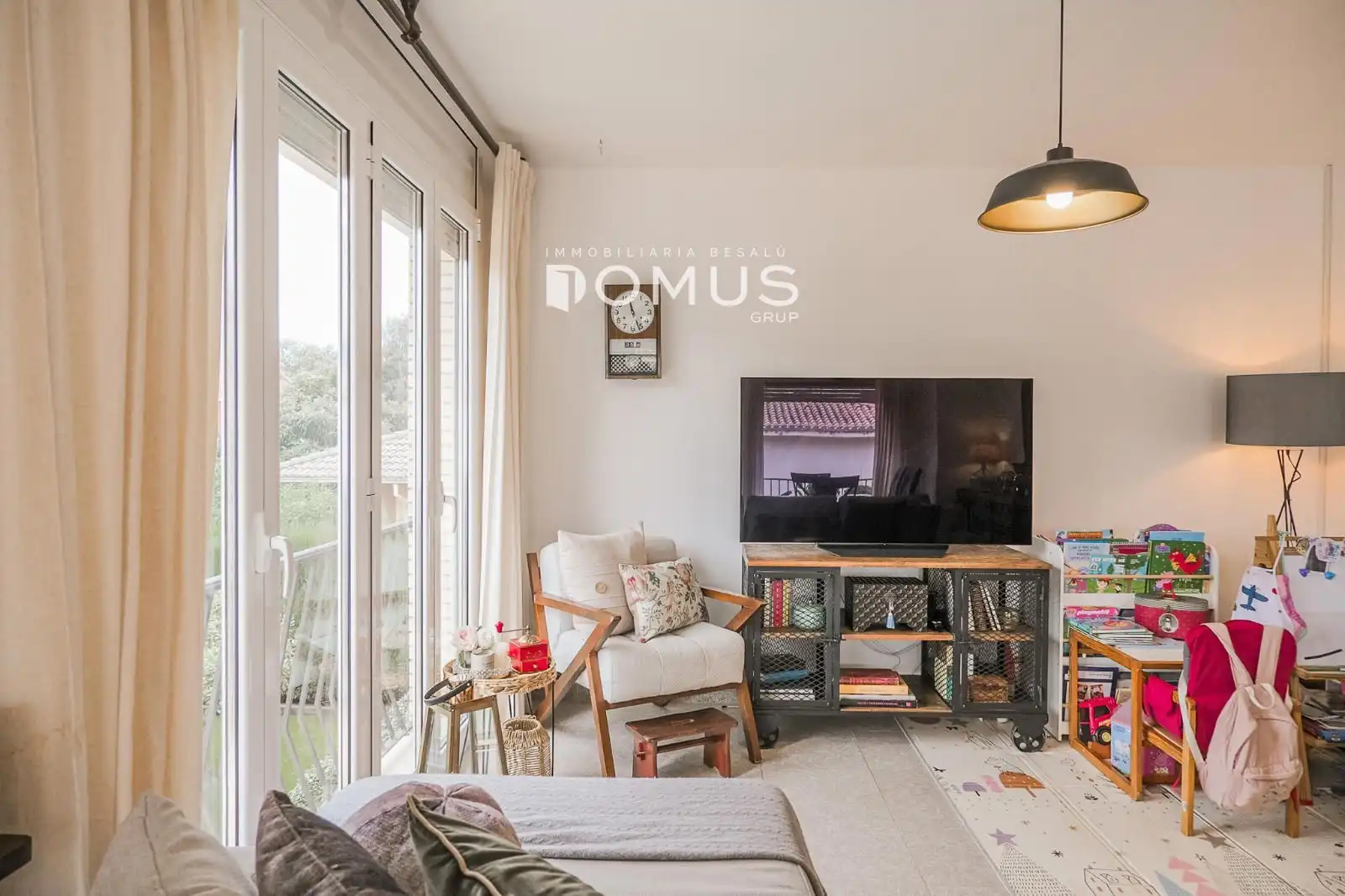 Living room of Houses for sale in Besalú  with Air Conditioner, Private garden and Terrace