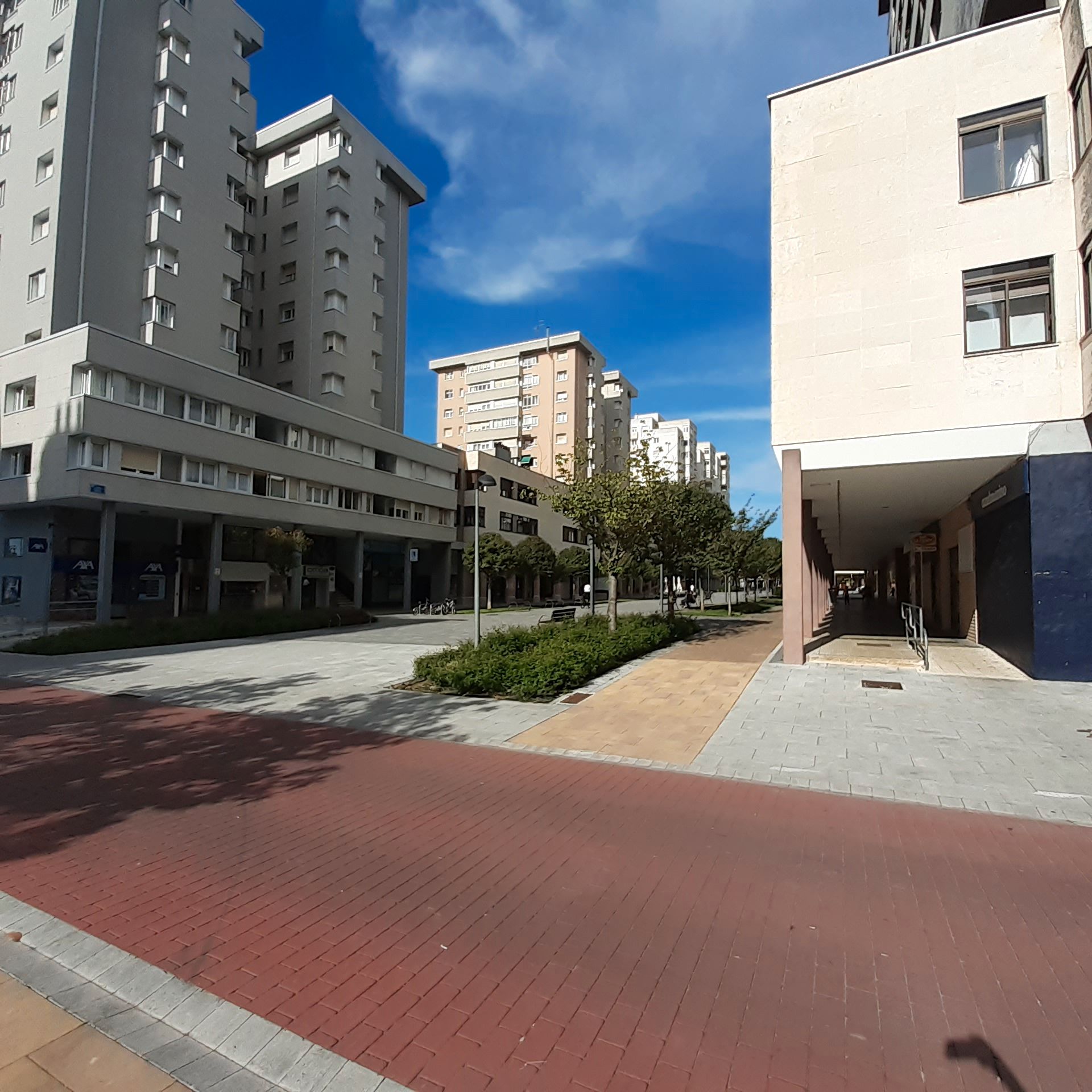 Vista exterior de Oficina en venda en Barañain